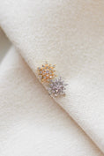 Load image into Gallery viewer, Winters Kiss Earring