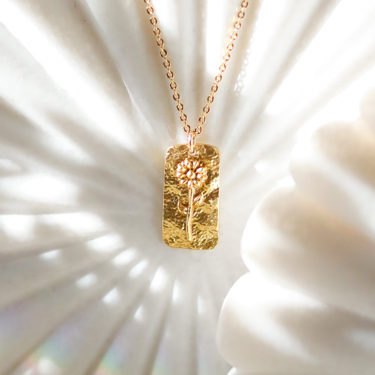 Birth Flower Necklace - April - Daisy